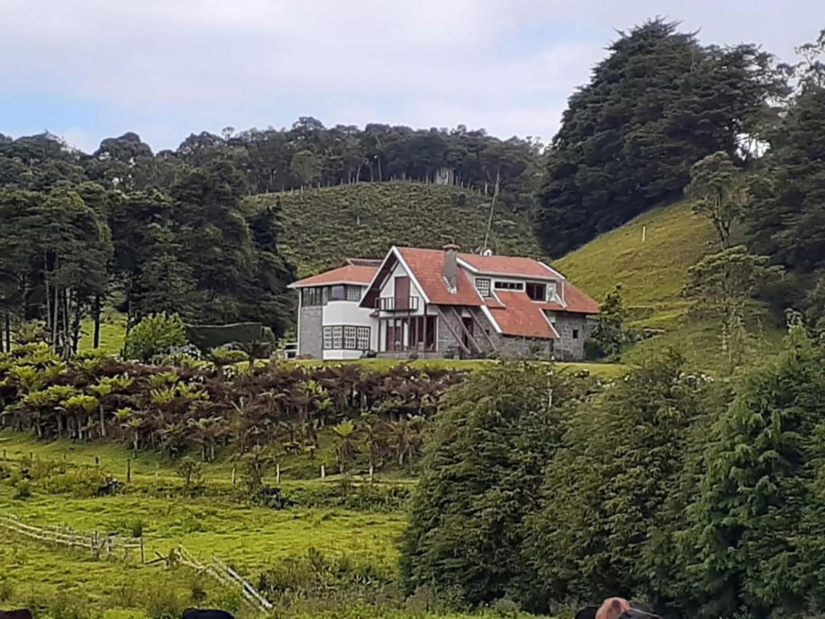 Chacara Com Wi-Fi, Churrasqueira E Lazer Em Cunha Eksteriør bilde